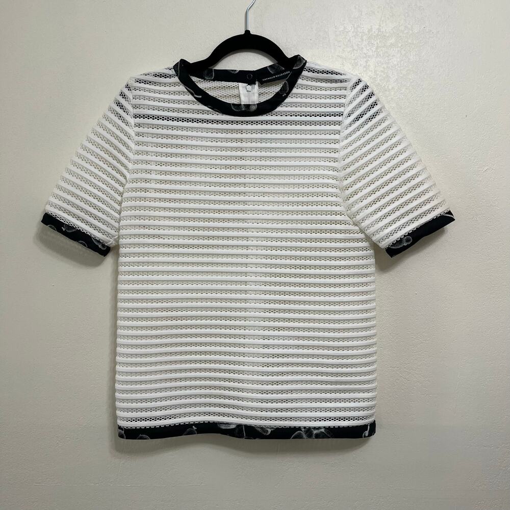 Ostwald Helgason Women's White Ribbed Mesh Striped Tee Size 6. NEW